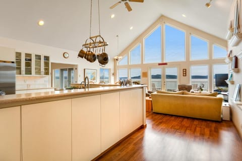 East Beachside A House in Greenbank