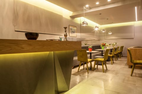 Communal lounge/ TV room, Lobby or reception