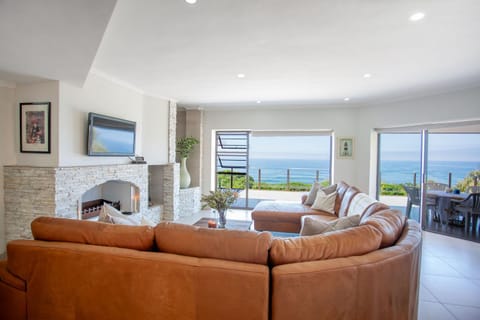Communal lounge/ TV room, TV and multimedia, Living room, Sea view, fireplace