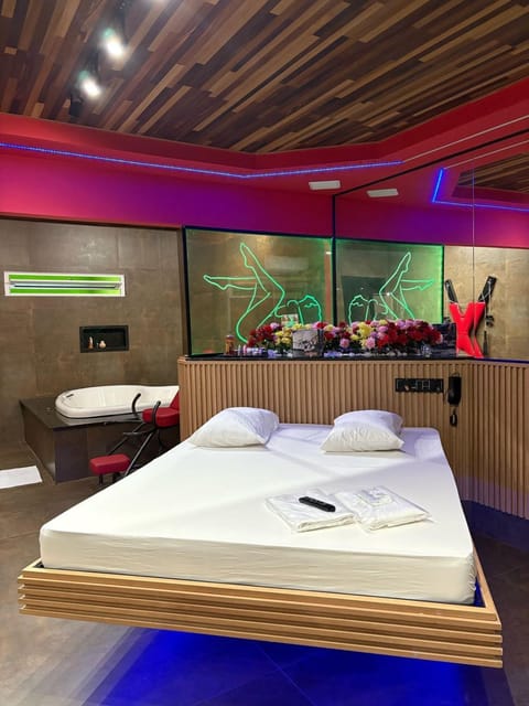 Bed, Bathroom, Bedroom