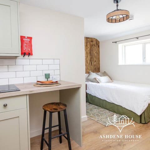 Bed, Kitchen or kitchenette, Bedroom