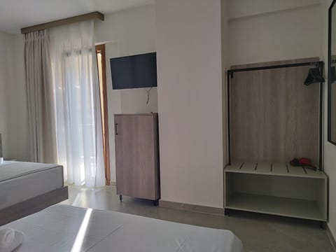 TV and multimedia, Photo of the whole room, Bedroom, wardrobe