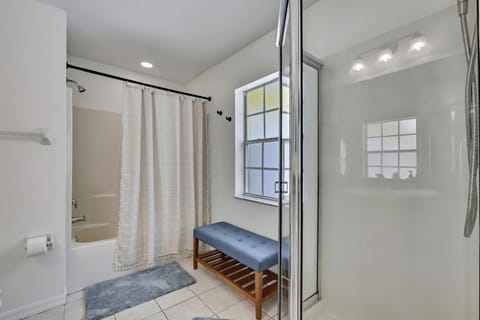 Shower, Toilet, Bathroom, Photo of the whole room, towels