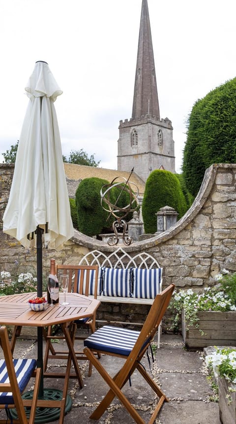 Garden, Garden, Seating area, Landmark view