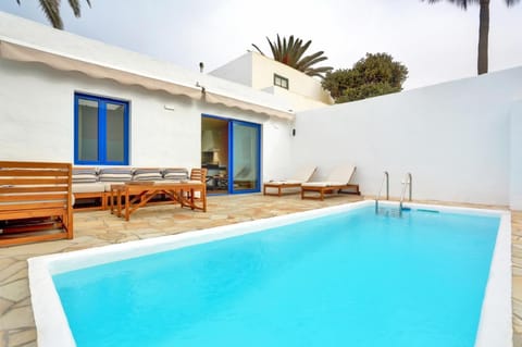Patio, Day, Pool view, Swimming pool, sunbed