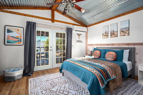 Hollmig Cabin - Private Hot Tub Cabin in Fredericksburg