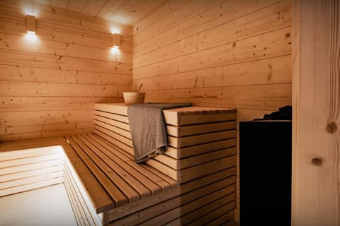 Sauna, Area and facilities