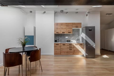 Kitchen or kitchenette, Dining area, minibar, oven, pet friendly, stove