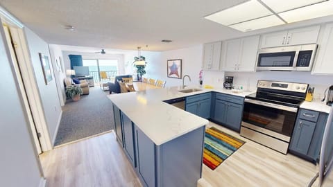 3b 2b Direct Ocean Balcony -Las Brisas #402 Apartment in Madeira Beach