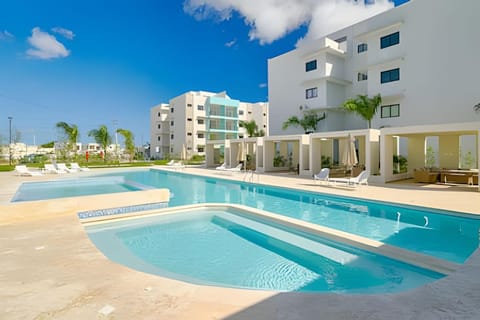 Hot Tub, Swimming pool