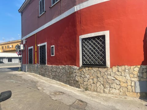 Red House- Accogliente appartamento vicino al porto Apartment in Civitavecchia