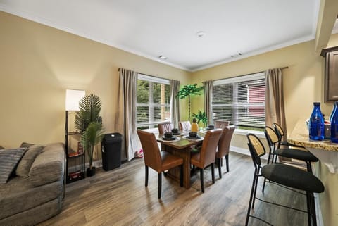 Living room, Seating area, Dining area