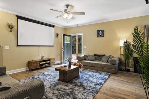 TV and multimedia, Living room, Photo of the whole room, Seating area