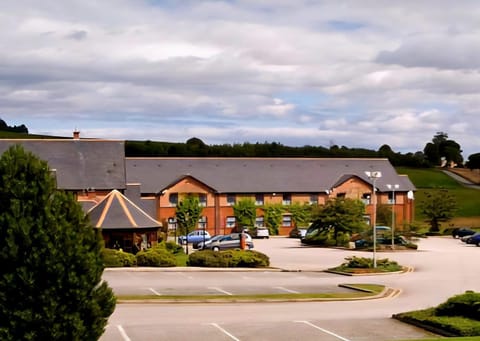 Property building, Natural landscape, Parking