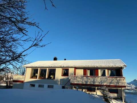 House by the sea, Ballstad Lofoten House in Lofoten