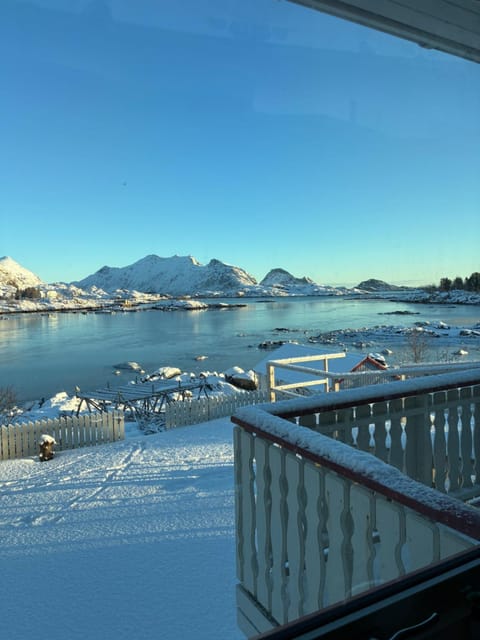 House by the sea, Ballstad Lofoten House in Lofoten