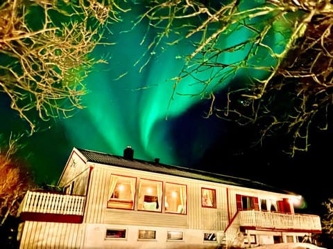 House by the sea, Ballstad Lofoten House in Lofoten
