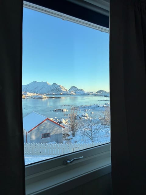 House by the sea, Ballstad Lofoten House in Lofoten