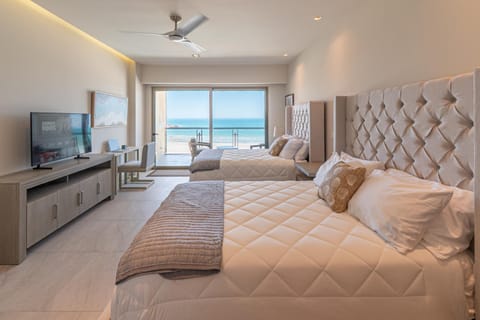 TV and multimedia, Photo of the whole room, Seating area, Bedroom, Sea view