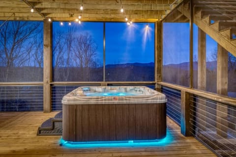 Chestnut Ridge - Mountaintop Luxury Living House in Blue Ridge