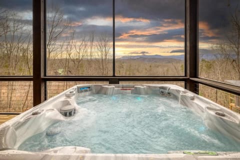 Chestnut Ridge - Mountaintop Luxury Living House in Blue Ridge