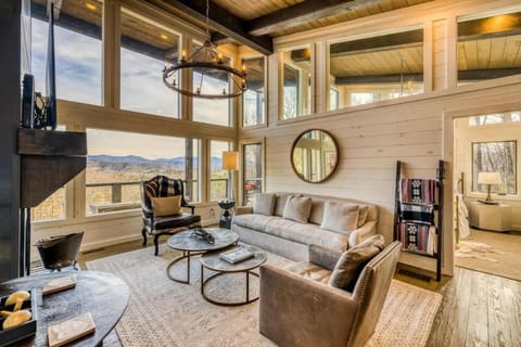Chestnut Ridge - Mountaintop Luxury Living House in Blue Ridge
