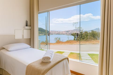 View (from property/room), Photo of the whole room, Bedroom, Lake view