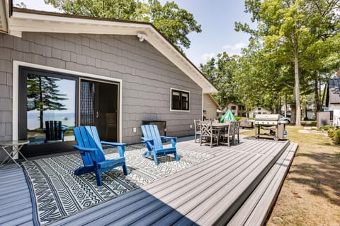 Swim, Fish and Boat House on Stunning Higgins Lake! House in Michigan