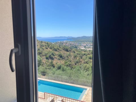 Bedroom, Pool view, Sea view