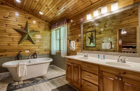 Views, Gorgeous Inside, Game Room, Fire Pit House in Pittman Center