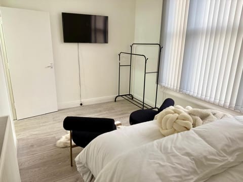 Edgbaston Retreat-Birmingham City Centre-Double Room in a shared two bedroom apartment Bed and Breakfast in Birmingham