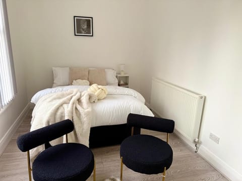 Edgbaston Retreat-Birmingham City Centre-Double Room in a shared two bedroom apartment Bed and Breakfast in Birmingham