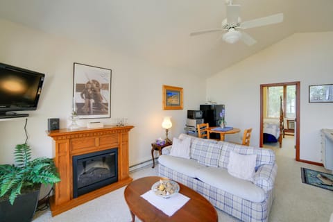 Private Beach! Year-Round Lake Superior Retreat House in Big Bay