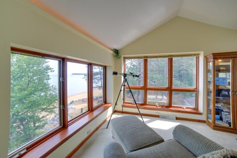 Lakefront Lookout! Private Sand Beach on Superior House in Big Bay