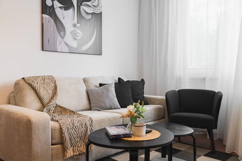 Living room, Seating area