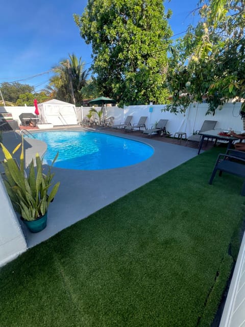 Pool view, Swimming pool, sunbed