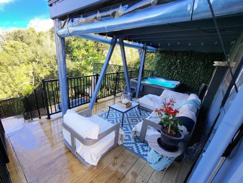 Patio Time on the Blue House Decks in Paihia Apartment in Paihia