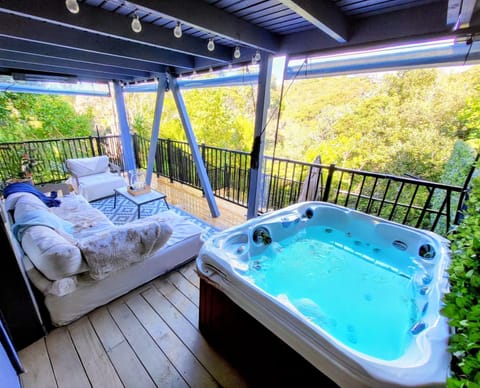 Patio Time on the Blue House Decks in Paihia Apartment in Paihia
