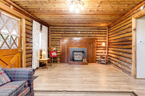 Watefront Getaway with Mtn Views and Dock in Clearlake House in Clear Lake