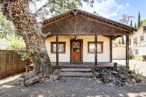 Watefront Getaway with Mtn Views and Dock in Clearlake House in Clear Lake