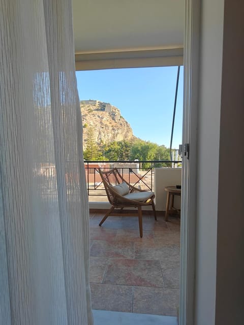 Day, Natural landscape, Bird's eye view, View (from property/room), View (from property/room), Balcony/Terrace, City view, City view, Landmark view, Landmark view, Mountain view, Mountain view, Seasons, Location