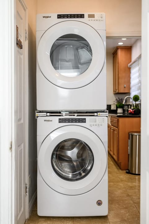 Near LA Cozy Home with Full Kitchen & Laundry Apartment in San Marino