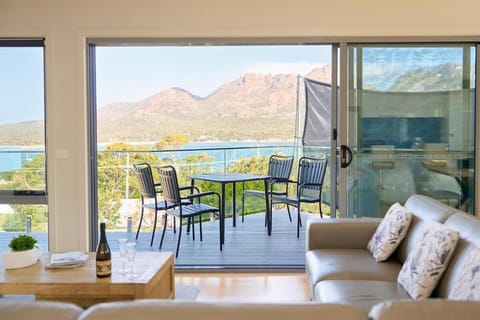 Deja Blue 2 - Freycinet House in Coles Bay
