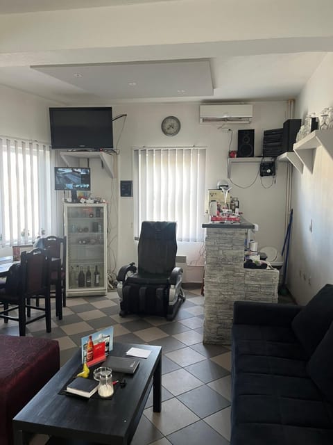 TV and multimedia, Lobby or reception, Lounge or bar, Evening entertainment