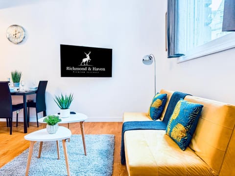 Spring, Seating area