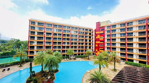 Property building, Pool view, Swimming pool, Location