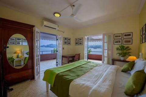 Bedroom, River view
