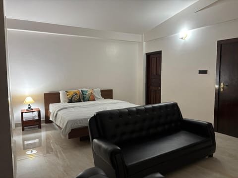 Bed, Seating area, Bedroom