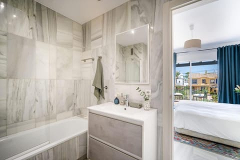 Toilet, Bathroom, Bath, towels