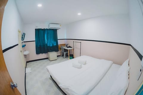 Bed, Living room, Photo of the whole room